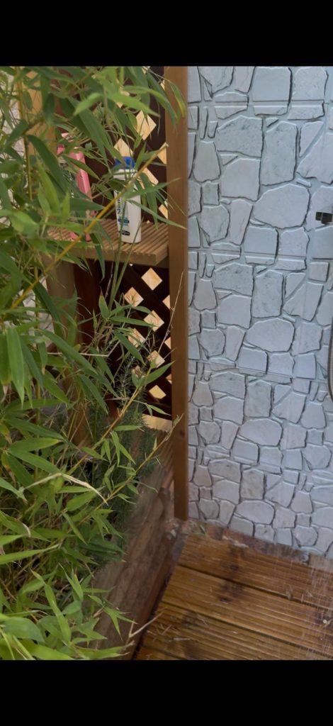 Soluzione Arredo Doccia Esterna e Pedana Antiscivolo Arredo Giardino Pino Garden&Wood Casal Velino (Salerno) www.pinogardenwood.it