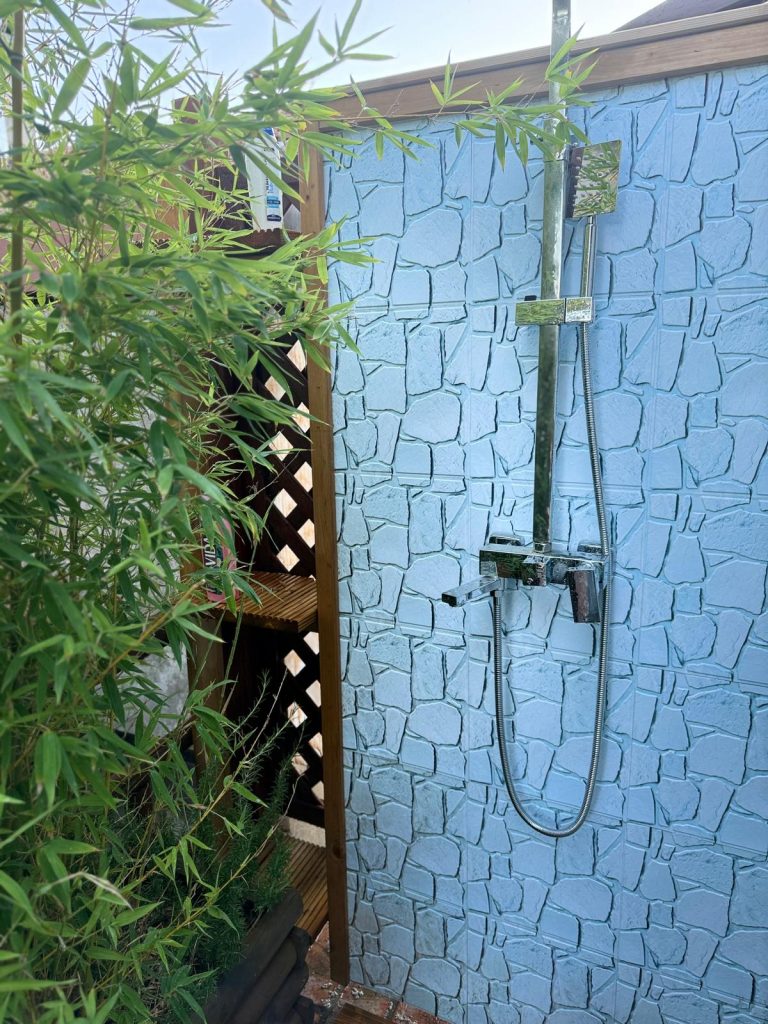 Soluzione Arredo Doccia Esterna e Pedana Antiscivolo Arredo Giardino Pino Garden&Wood Casal Velino (Salerno) www.pinogardenwood.it